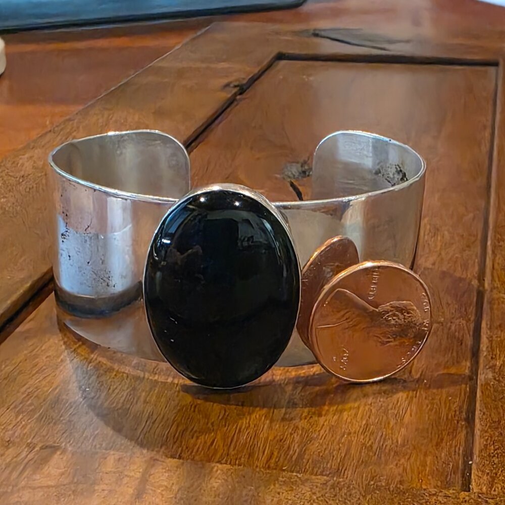 Modernist Sterling Silver and Onyx Cuff, Artisan Made - Picture 4 of 8